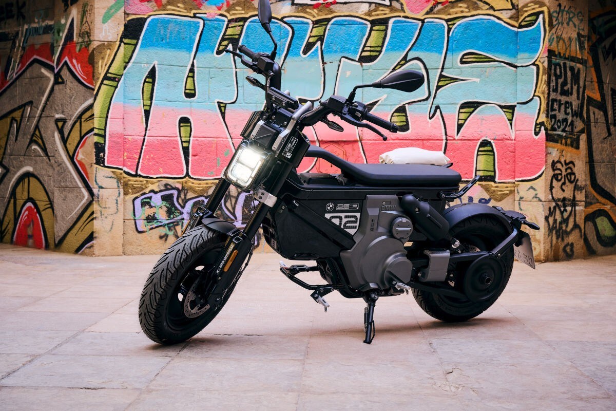 <div class='descrGalleryTitle'>BMW CE-02</div><div class='descrGalleryText'><p>Novità interessante per quanto riguarda l'elettrico CE-02: le batterie adesso diventano rimovibili.</p>
<p>Teleservice e Last State Services non sono più inclusi&nbsp;nel Pacchetto Highline.</p>
</div>